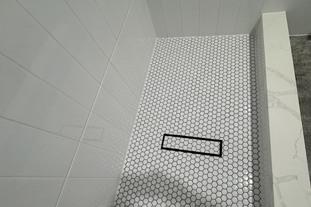 Choosing the Right Tile for High-Traffic Denver Homes: Kitchens, Baths, and Mudrooms